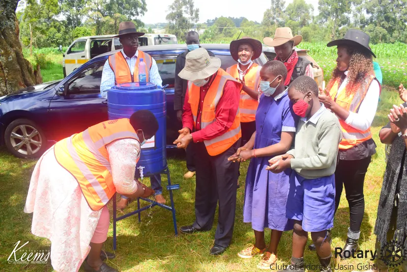 Schoolchildren using a new handwashing station in Kapseret